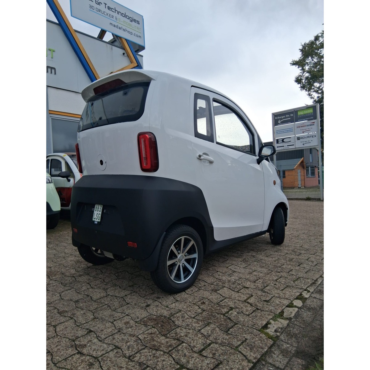 Madat A01 – Elektro-Microauto Weiß mit 80 Ah Lithium-Eisenphosphat-Akku (LiFePO₄), 45 km/h oder 25 km/h
