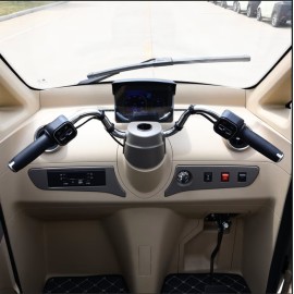 Madat A03 – Elektrischer Dreirad-Kabinenroller in Beige Hellgrün mit Lithium-Eisenphosphat-Akku (LiFePO₄), 45 km/h (optional 25 km/h)