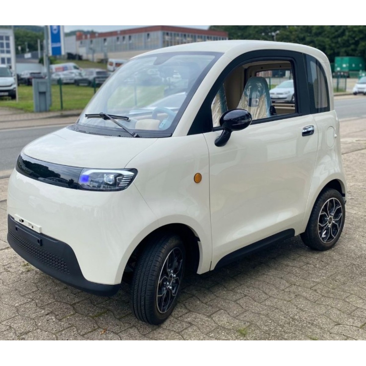 Madat A05 – Beiger E-Kabinenroller mit 100 Ah Lithium-Eisenphosphat-Akku (LiFePO₄), 25 km/h